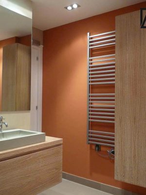 modern-orange-Bath--room